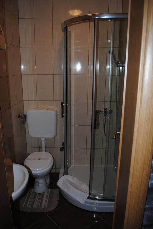 אוטוצאץ Hotel Gacka מראה חיצוני תמונה