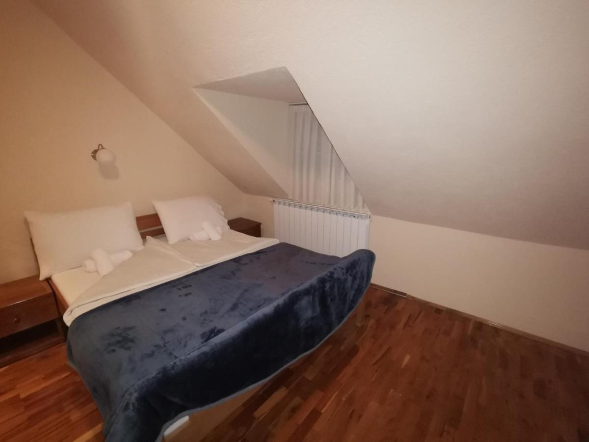 אוטוצאץ Hotel Gacka מראה חיצוני תמונה