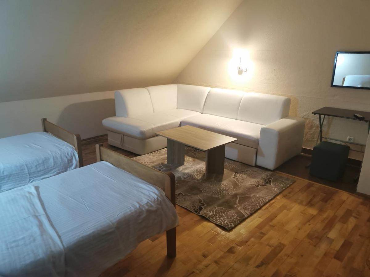 אוטוצאץ Hotel Gacka מראה חיצוני תמונה
