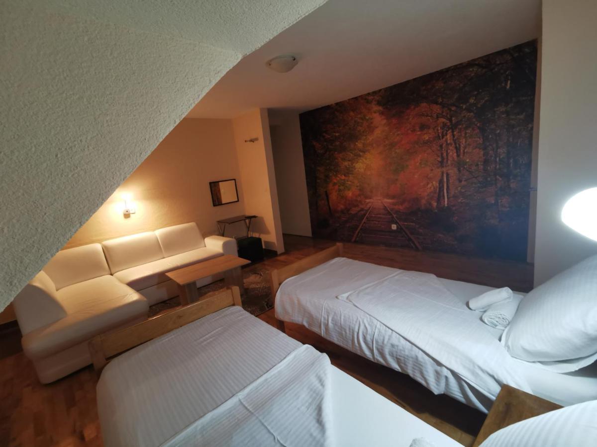אוטוצאץ Hotel Gacka מראה חיצוני תמונה